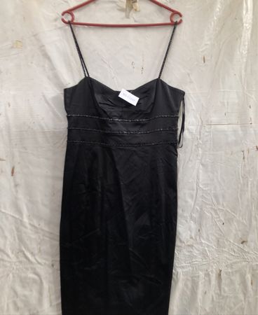 Schwarzes Perlen-Spaghetti-Top Kleid