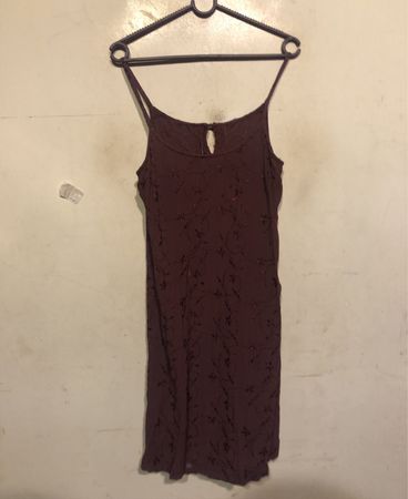 Besticktes Spaghetti-Trägerkleid