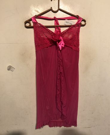 Rosa Babydoll-Lingerie mit Spitze und Rüschen