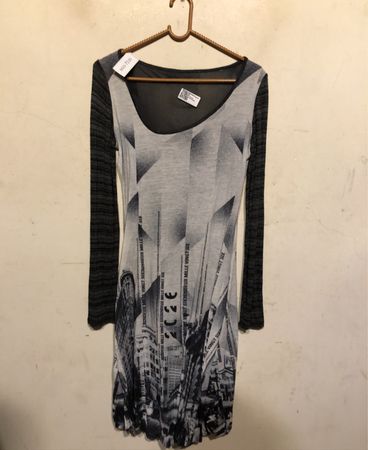 Kleid mit Stadtansicht-Druck