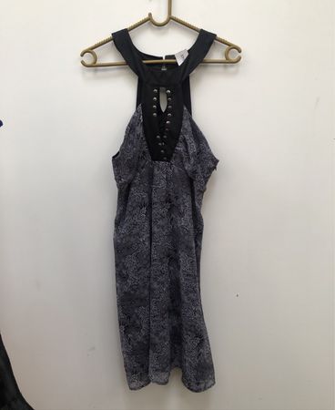 NO EXCUSE Schwarzes Kleid mit floralem Muster