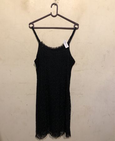 Schwarzes Spaghetti-Träger Spitzenkleid
