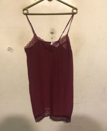 Burgunder Spitze Trim Cami