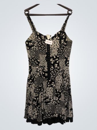 Schwarz-weißes Blumenmusterkleid mit NSD-7288-Etikett