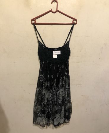 C.M.4.5. Schwarzes floral bedrucktes Spaghetti-Trägerkleid