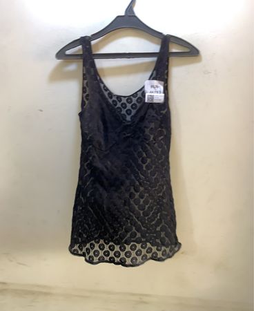 Schwarzes Spitzen-Tanktops mit dem Etikett "PLN-46783