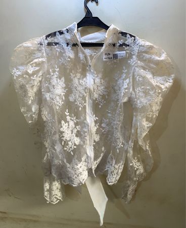FaithVintage Weißes Spitzenoberteil mit Puffärmeln