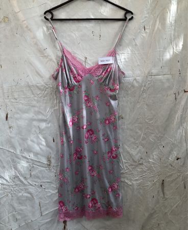 Graues Blumen-Spitzenbesatz Unterkleid