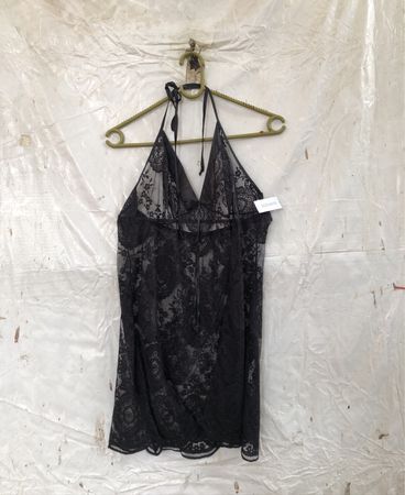 Schwarzes Spitze Halterneck-Nachtkleid