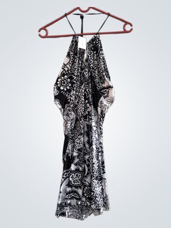 Schwarz-weiße Blumenmuster-Halterkleid