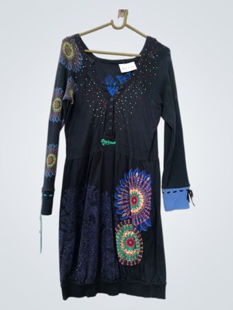 Desigual Schwarzes Langarmkleid mit bunten Applikationen und Pailletten