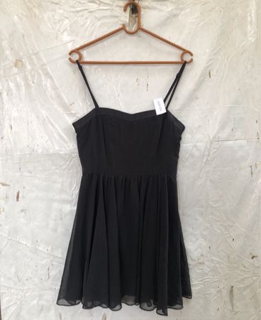 Schwarzes Spaghetti-Trägerkleid