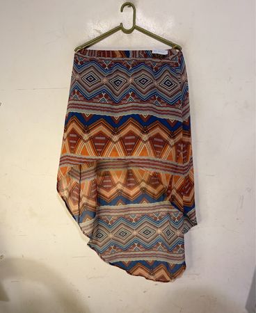 High-Low-Rock mit geometrischem Druck