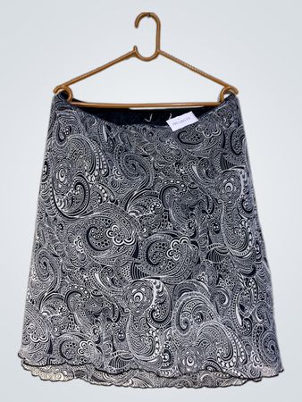Schwarz-weißer Paisley-Druckrock