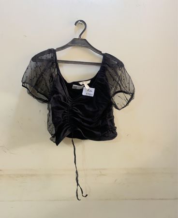 Schwarzes gerafftes Mesh-Top