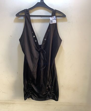 Schwarzes V-Ausschnitt Kleid mit Schnürdetail