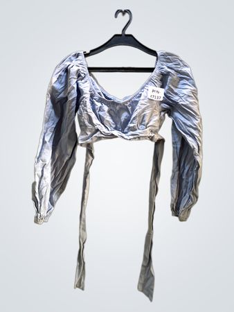 Blaues langärmeliges Cropped-Shirt mit Bindung