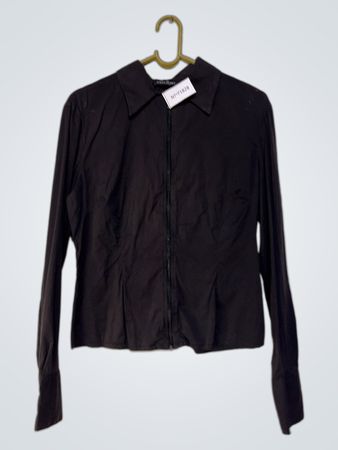 ANTI-FLIRT-KOLLEKTION Schwarzes Langarmhemd mit Knöpfen