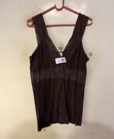 Outfit Klassisches Braunes Spitzendetail Tanktop