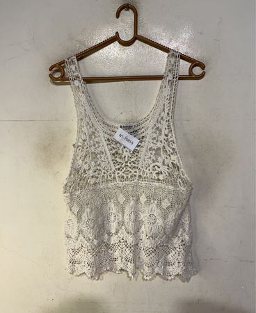 Weißes gehäkeltes Tanktop