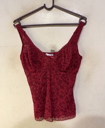 Rotes Spitzen-Tanktop