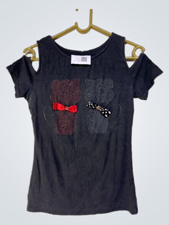 Schwarzes T-Shirt mit zwei Teddybären und Schleifen