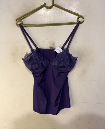 Violette Spitzenbesatz-Camisole
