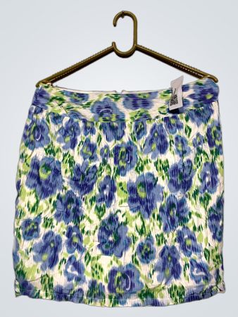 Blauer und grüner Blumenmusterrock