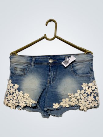 Denim-Shorts mit Spitzenbesatz