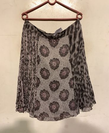 Asymmetrischer Druckrock
