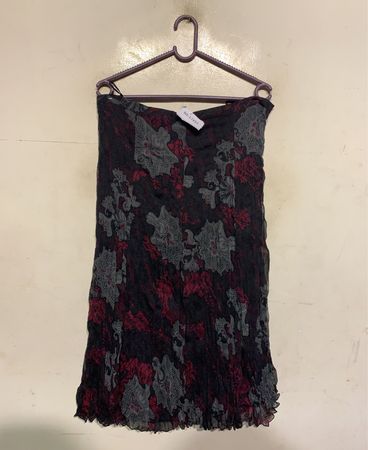 Kingfield Black Red Floral Print Faltenrock Midi