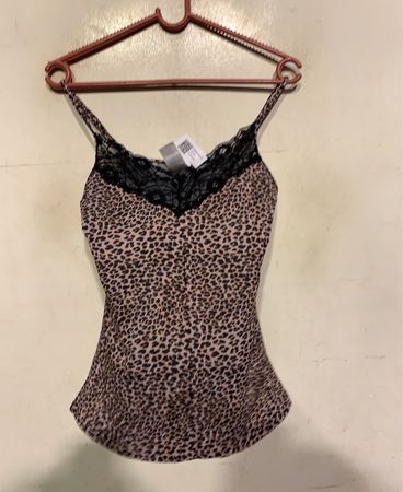 Leopardenmuster-Camisole mit schwarzem Spitzebesatz