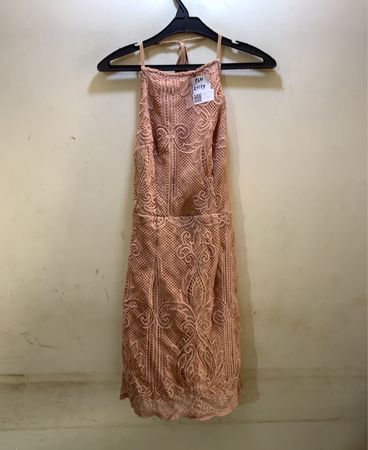 FaithVintage Spitze Halfterkleid