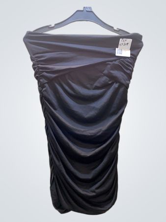 Schwarzes gerafftes trägerloses Kleid
