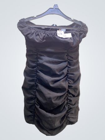 IN THE STYLE Schwarzes Rüschenträgerloses Kleid