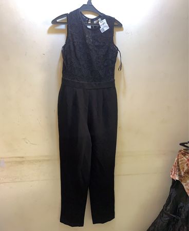 Schwarzer Spitzenoverall