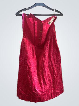 Rosa gepunktetes trägerloses Kleid
