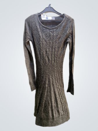OBJECT Kollektion Graues Kabelstrick-Midi-Kleid