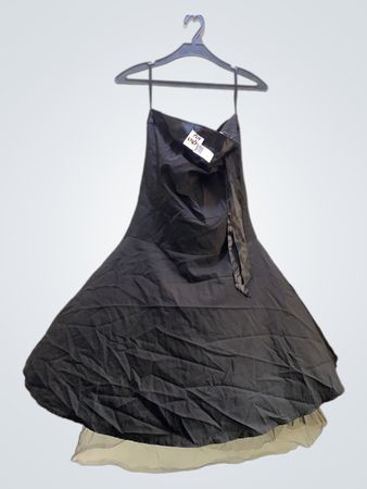 Schwarzes Kleid mit Tüllrock
