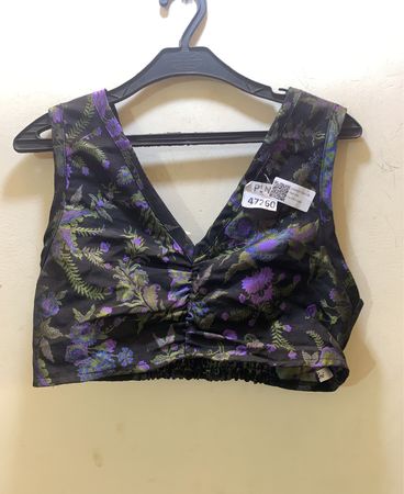FaithVintage Schwarzes Blumengemustertes Raffung V-Ausschnitt Crop Top