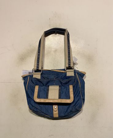 Blaue Denim-Handtasche mit braunen Akzenten