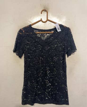 Schwarzes Spitzen V-Ausschnitt T-Shirt