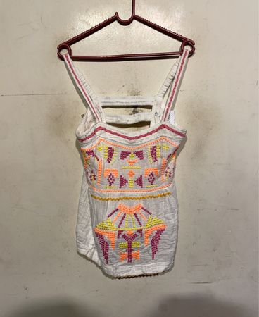 Weißes besticktes Tanktop