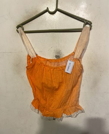 Orange gerafftes Crop-Top mit Spitzenbesatz