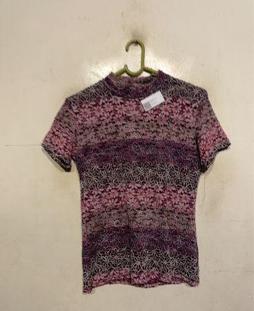 Kurzarmpullover mit floralem Spitzensaum