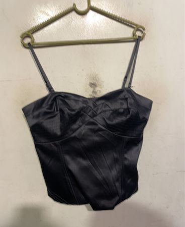 „Schwarzes Satin-Korsett-Top“