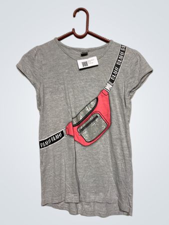 YFK Grau T-Shirt mit Blah Blah Blah Bauchtasche Grafik