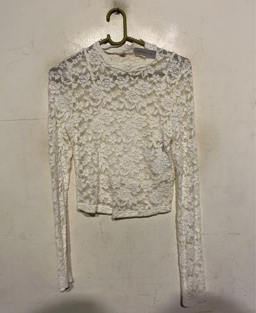 Weißes Spitzen-Mock-Neck-Langarm-Crop-Top