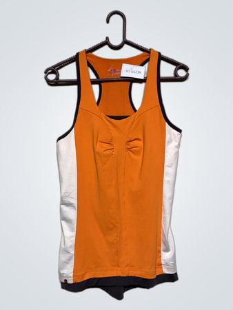 Oranges und weißes Tanktop mit schwarzem Saum