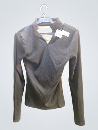 FaithVintage Schwarzes Geripptes Langarmoberteil mit Mock Neck und Ausschnitt